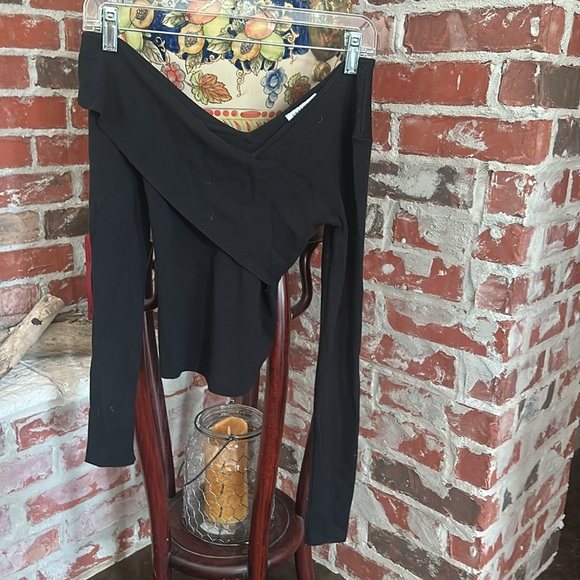 Off the shoulder xs sweater top - Picture 1 of 7